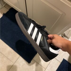 New OG Gum Black Sambas